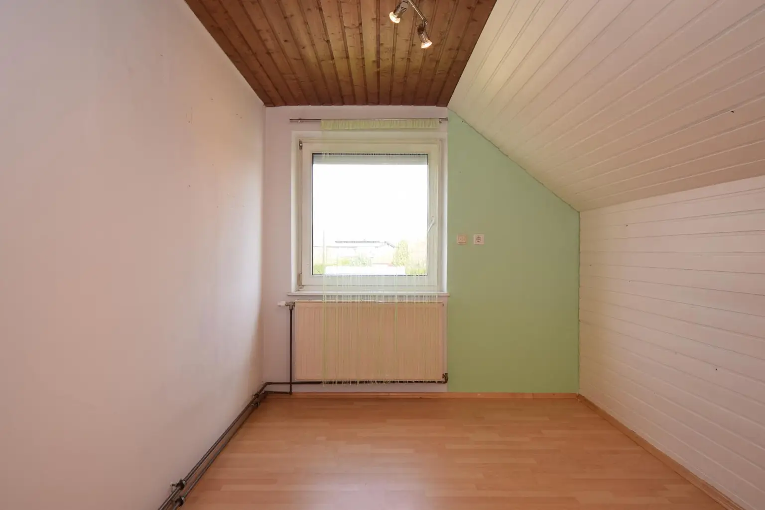 Geräumiges Haus mit Garten und Pool