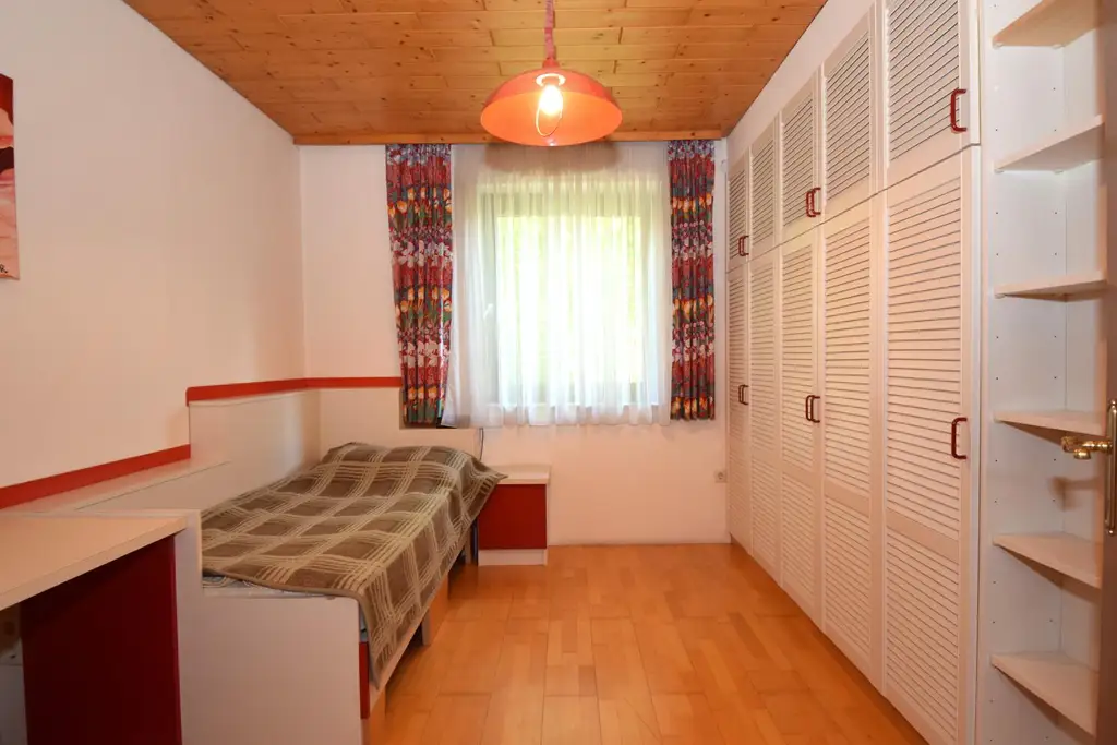 Besichtigungstag 11. September, nur mit Voranmeldung möglich!- Mehrfamilienhaus mit großzügigen Garten