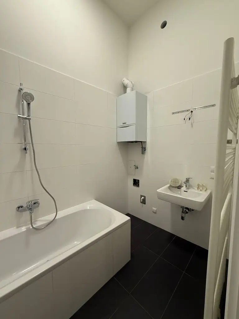 Stilvolle Altbauwohnung ca.106m² mit Balkon in Toplage 1070 Wien!