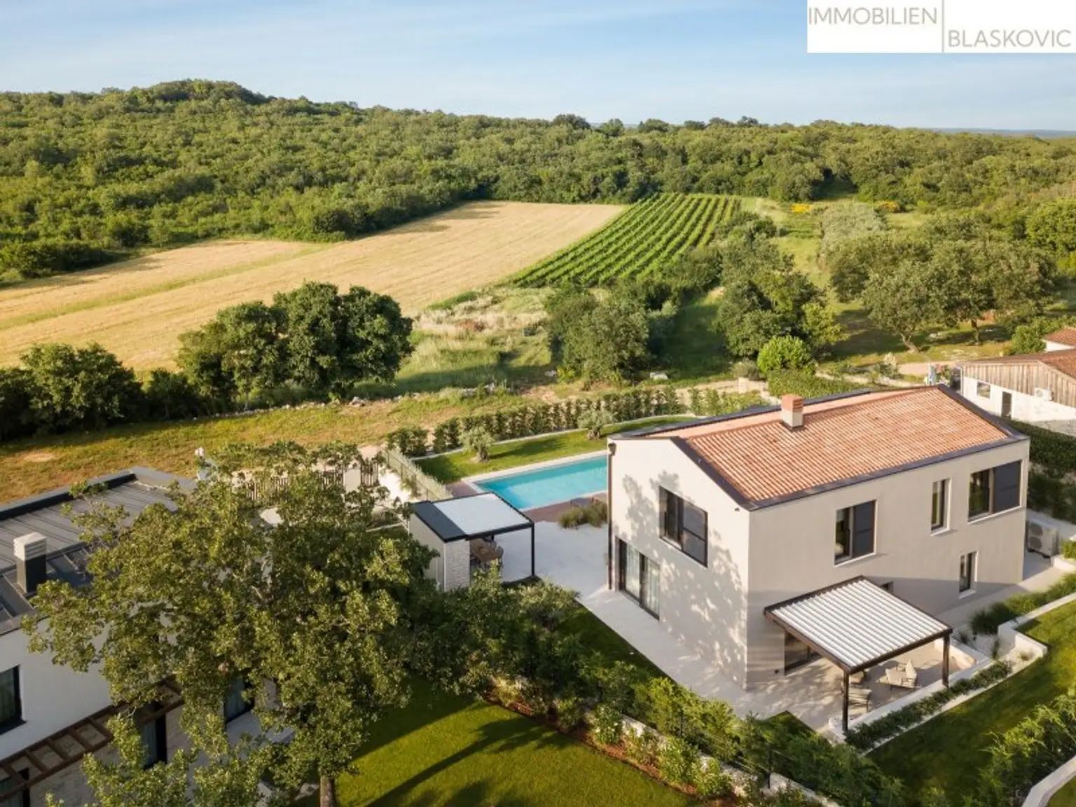 Luxus-Villa mit beheiztem Pool und Wellnessbereich in Vrsar - Erstbezug mit Top-Ausstattung!