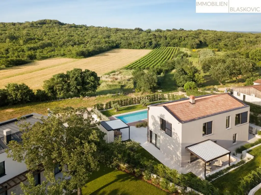 Luxus-Villa mit beheiztem Pool und Wellnessbereich in Vrsar - Erstbezug mit Top-Ausstattung!