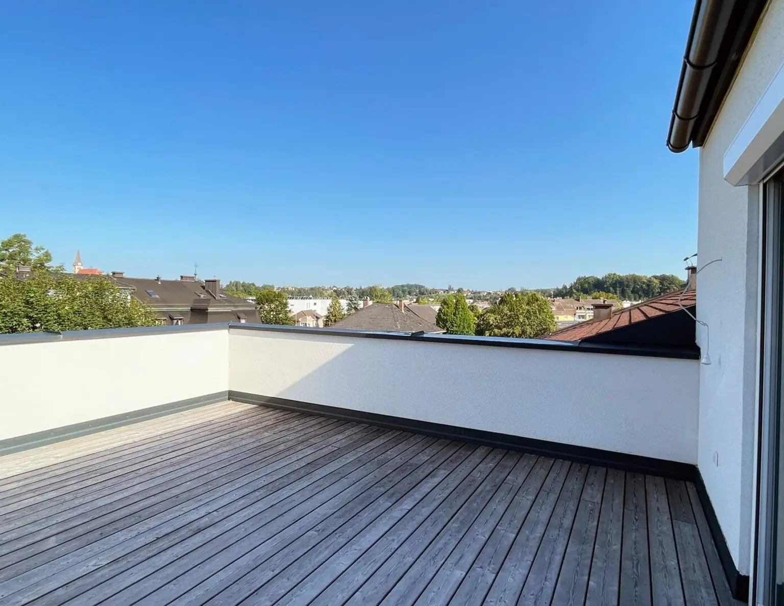 Elegante Dachgeschosswohnung mit großzügiger Terrasse!