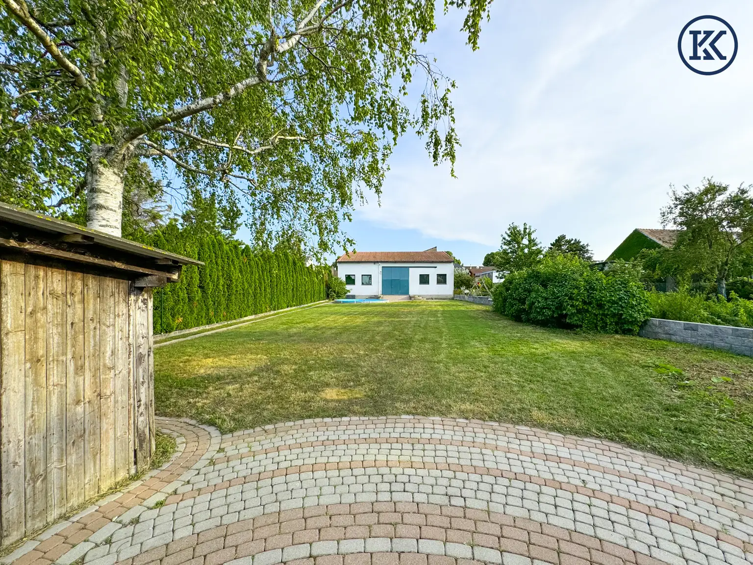 Garten von Strasse aus