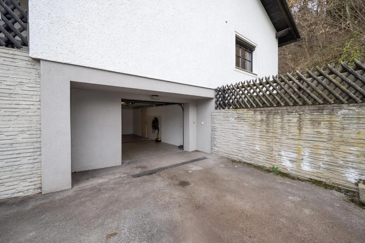 Einfahrt Doppelgarage