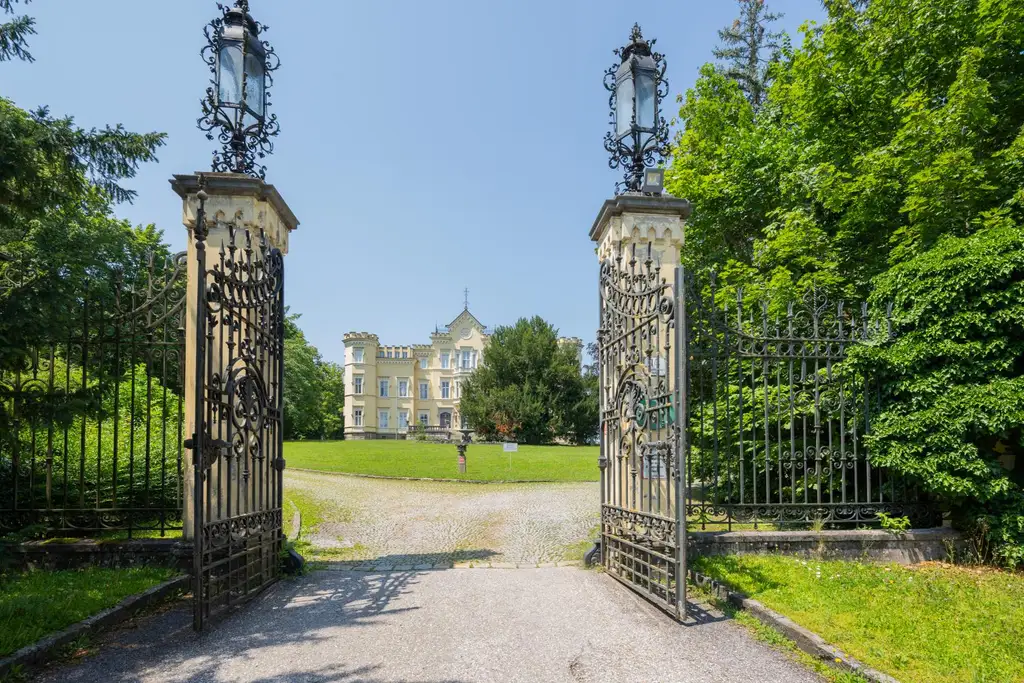 Tradition trifft Moderne – sonniges Apartment mit Küche und Parkplatz im Schloss Voglsang!
