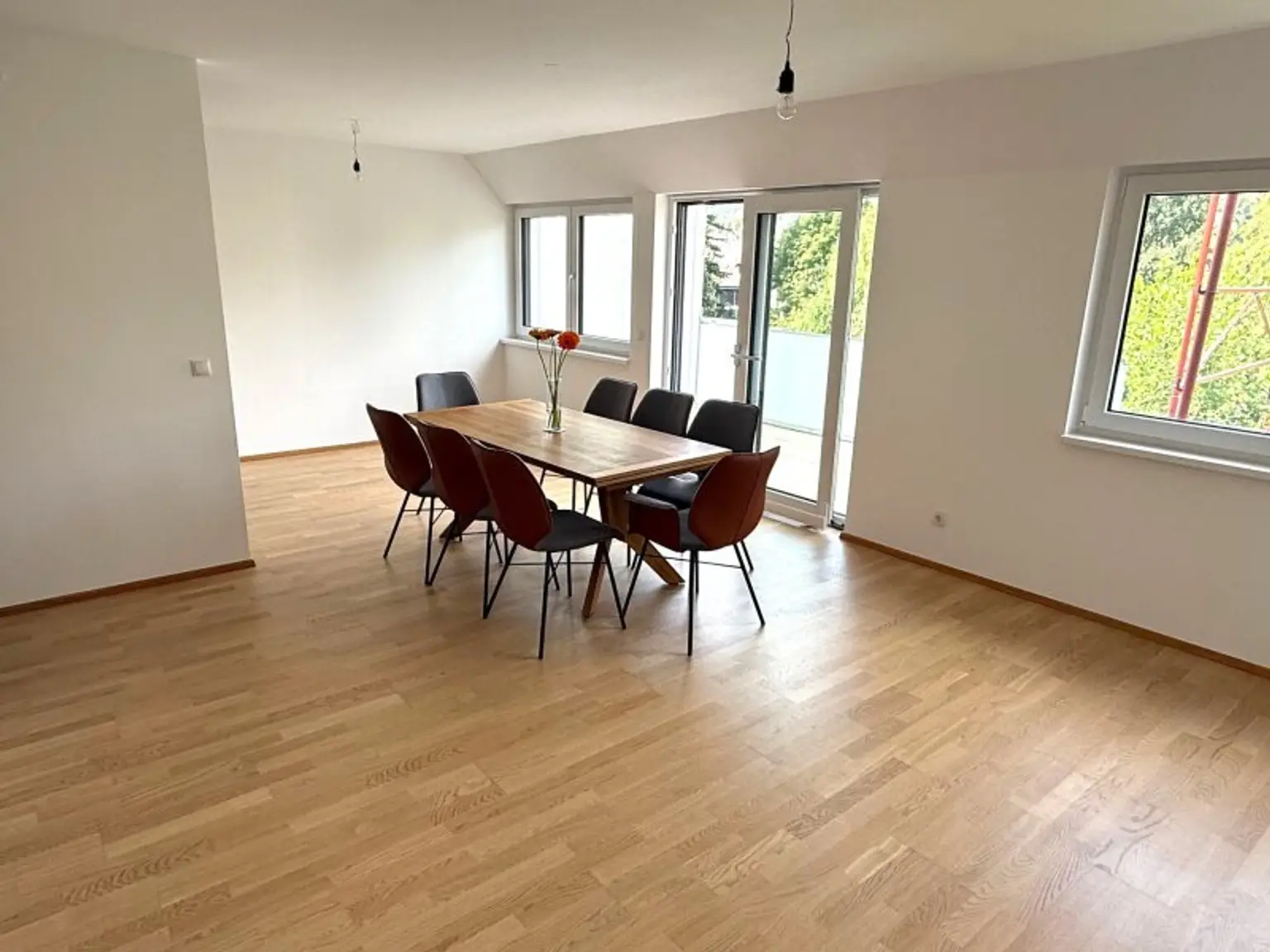 Wohnen in Hietzing + Balkon ca. 11 m² + Markenküche im Wert von ca. € 22.000 + 1 Garagenplatz im Eigentum