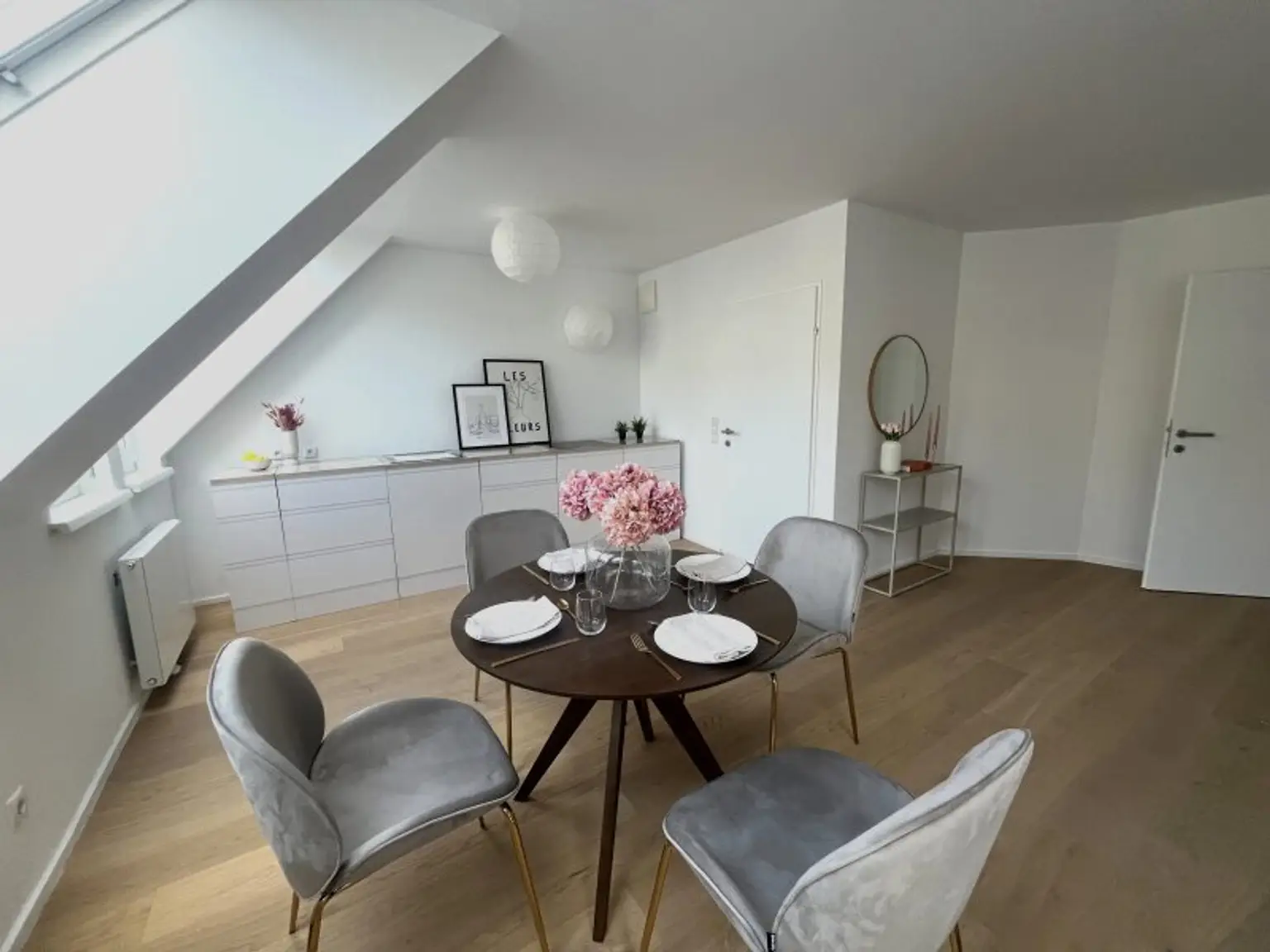 ERSTBEZUG nach Sanierung! Exklusive 3-Zimmer-Maisonette-Wohnung mit Terrasse in 1180 Wien