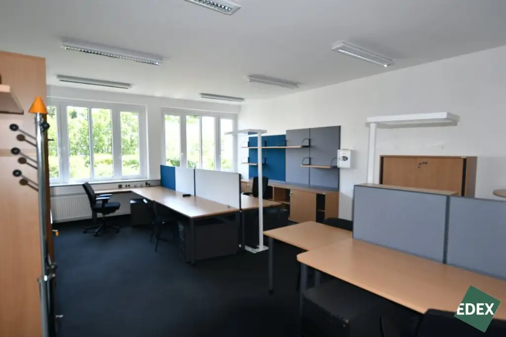 Bürofläche mit Lager und 20 Stellplätzen