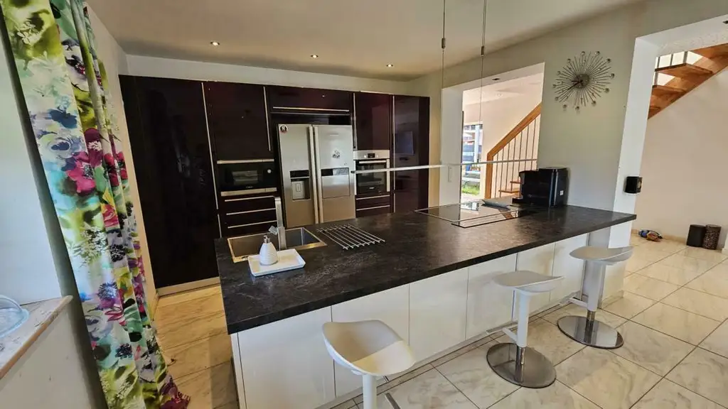 ** Großzügiges & edel saniertes Stadthaus ** Hochwertige Ausstattung ** 3 Bäder ** Einliegerwohnung ** absolute Ruhelage **