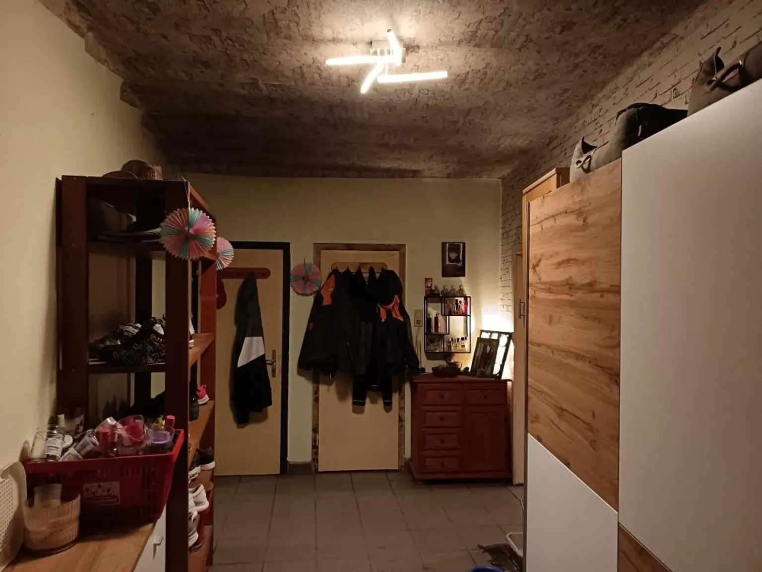 Vielseitiges Wohnhaus mit großzügigem Hof und Nebengebäuden