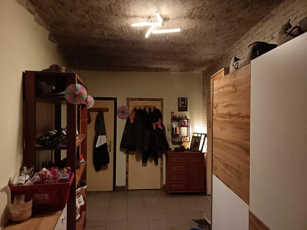 Vielseitiges Wohnhaus mit großzügigem Hof und Nebengebäuden