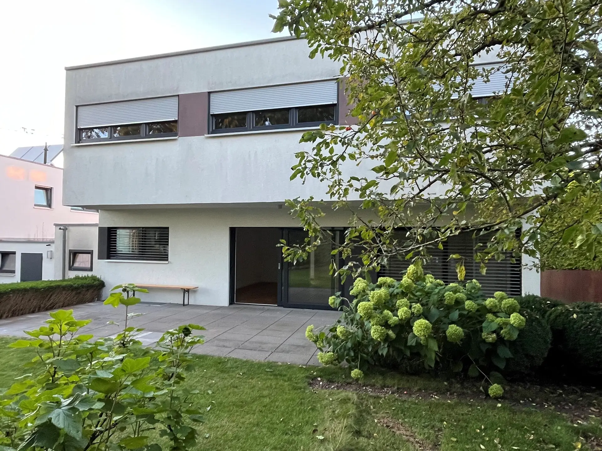 Sommeransicht Garten und Haus Foto aus Privatbestand