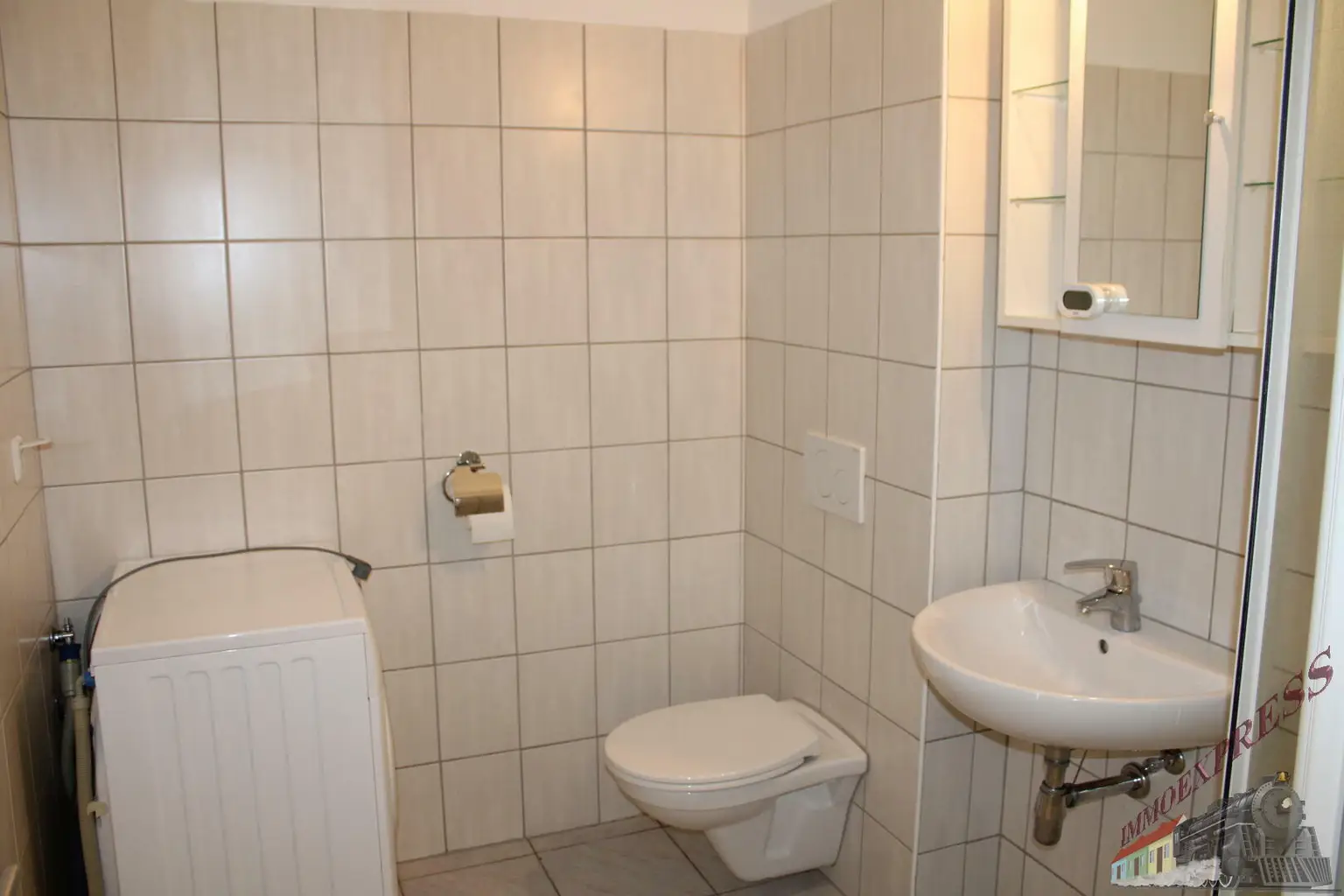 Sehr schöne 2 Zimmerwohnung mit 55 m² und unbefristetem Hauptmietvertrag. Haustiere erlaubt. Direkt beim Schwimmbiotop