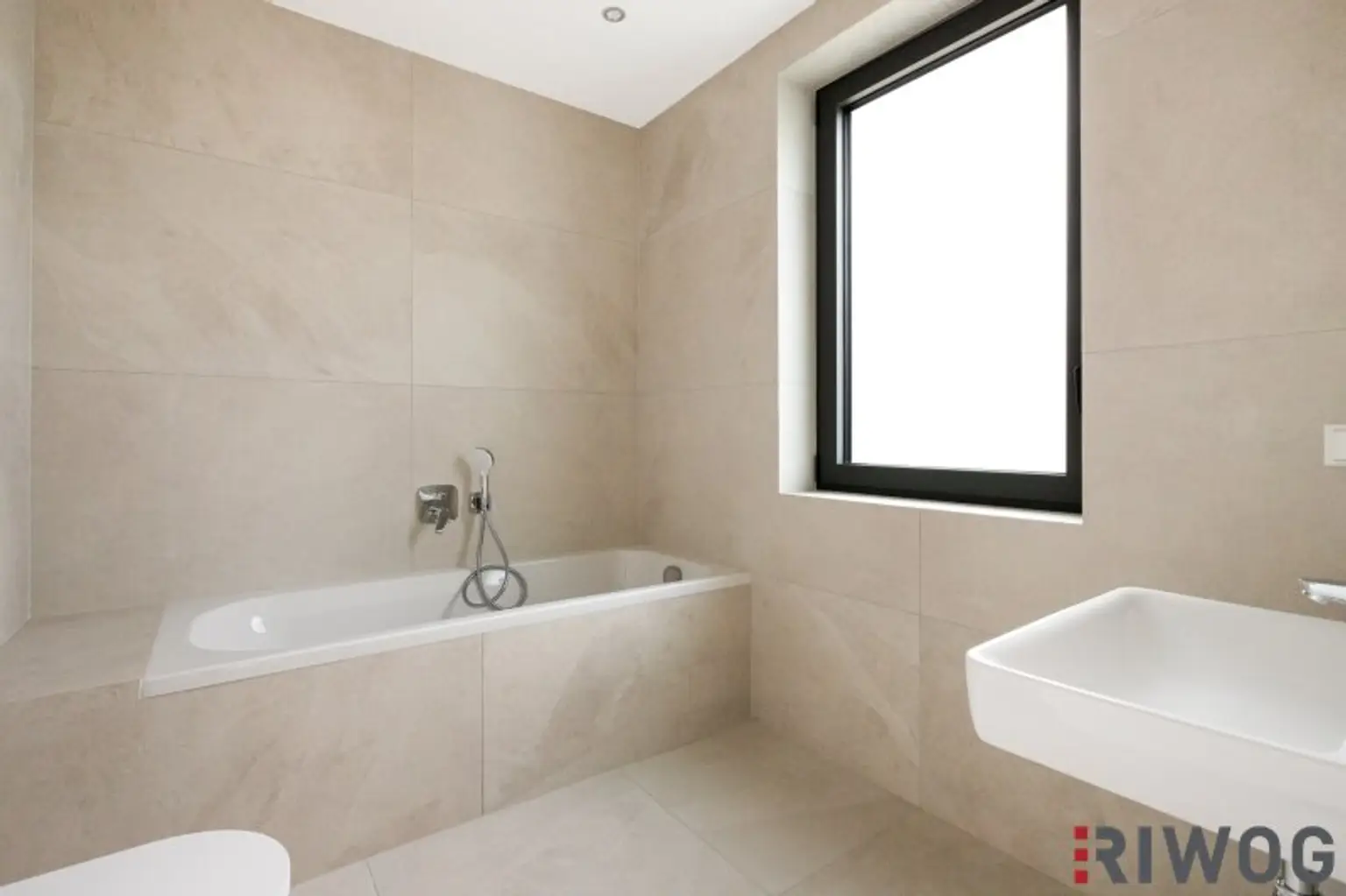 ERSTBEZUG | Exklusive Doppelhaus-Einheit | ca. 353 m² Garten | 4-5 Zimmer | Luftwärmepumpe | 2 KFZ-Stellplätze | 5 Min. ins Zentrum Perchtoldsdorf