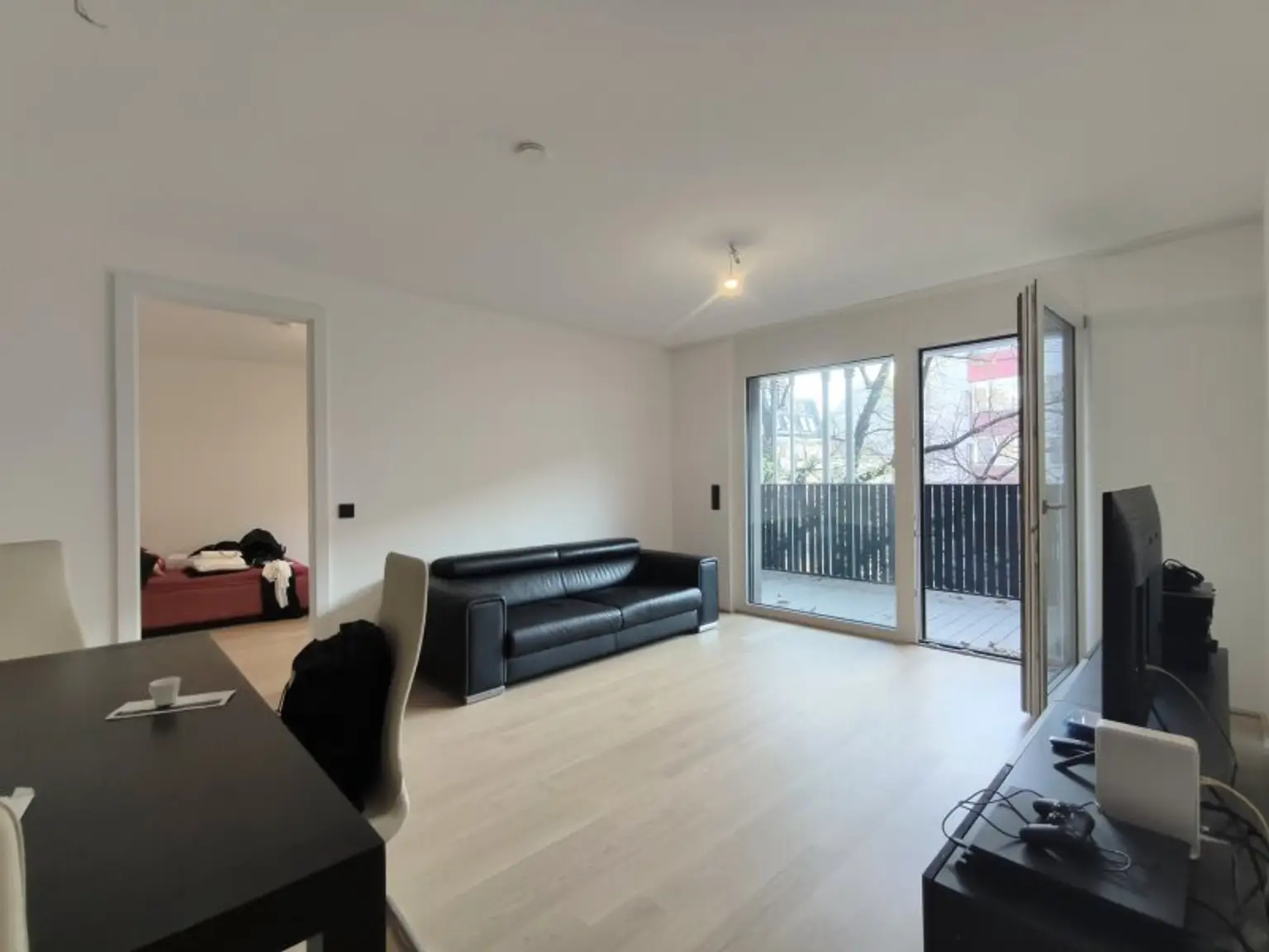 Pauschalmiete - Moderne 3-Zimmer-Wohnung mit großzügigem Balkon und stilvoller Ausstattung - Gute Infrastruktur - Abstellraum