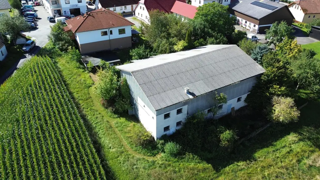 Wohnhaus mit großem Wirtschaftsgebäude auf ca. 1,4 ha Grund