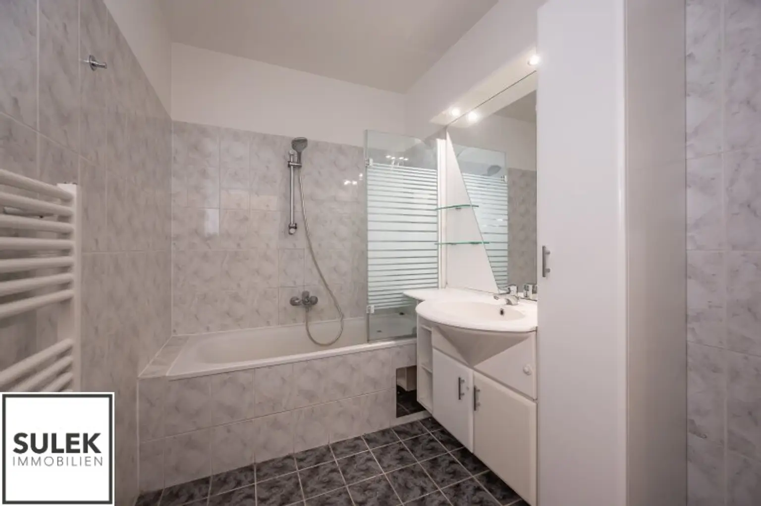 Gut geschnittene 4-Zimmer-Neubauwohnung mit großer Loggia - teilmöbliert - sofort beziehbar!