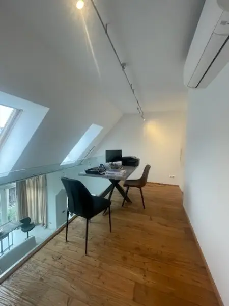 Möblierte Dachgeschoss Maisonette, 5 Zimmer, +3 (4) Schlafzimmer, 2 Bäder, Terrasse, offener Kamin - sehr attraktive Wohnung | furnished 4 BR apartment with 3 bathroom and terrace