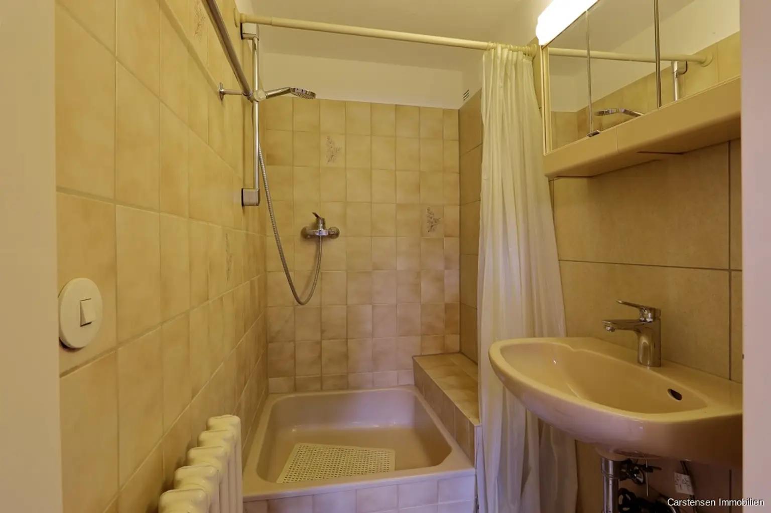 Bad mit Dusche Souterrain