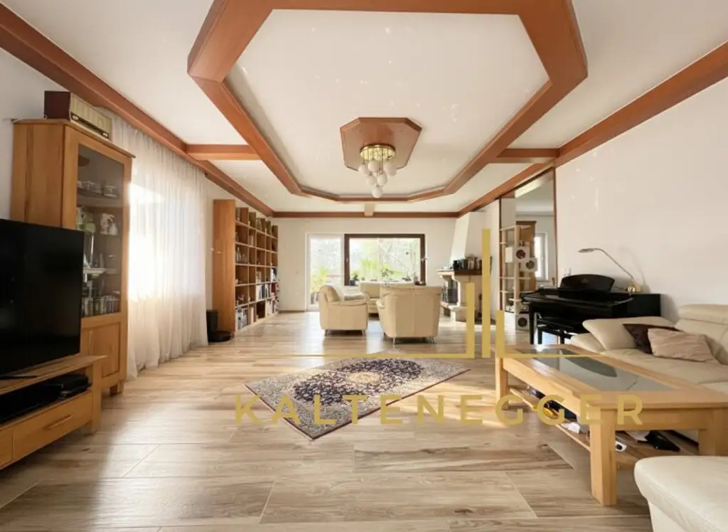 Klosterneuburg: Großzügiges Anwesen mit 2 Wohneinheiten, Indoorpool und 3.606 m² Grundstück