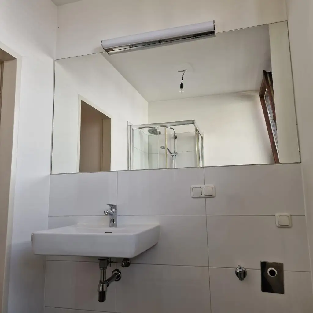 Sonnige, zentrale 2-Zimmer-Wohnung mit Loggia!