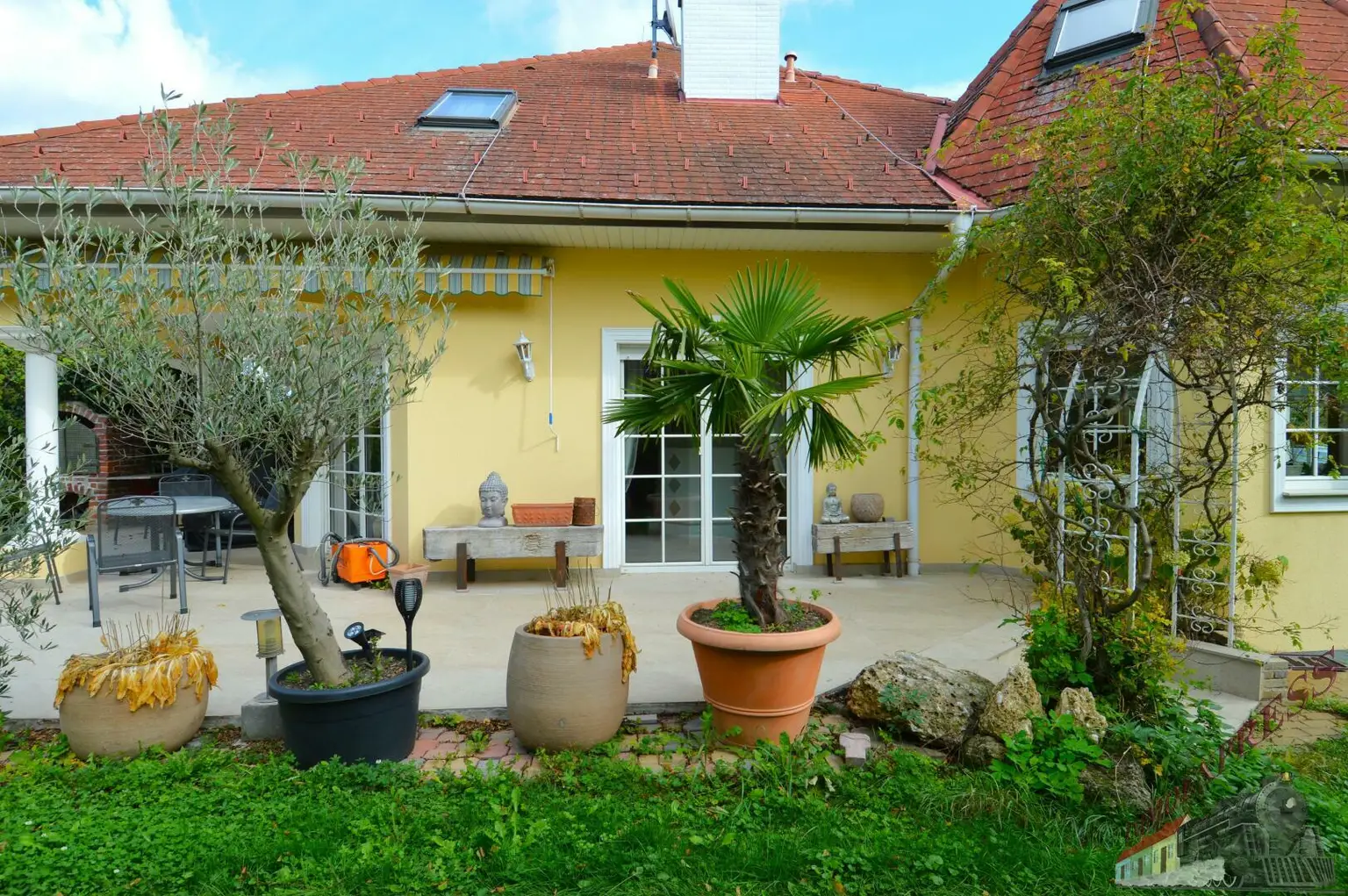 Repräsentatives Einfamilienhaus im italienischen Stil auf ca. 2.711 m²