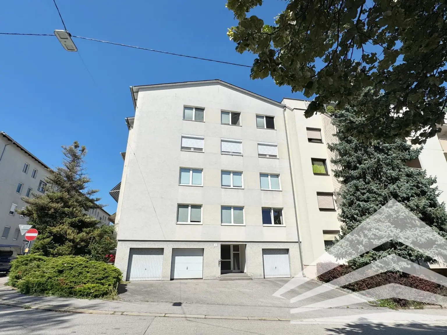 Gepflegte 4 Zimmerwohnung mit Garage und Balkon in bester Lage am Auberg