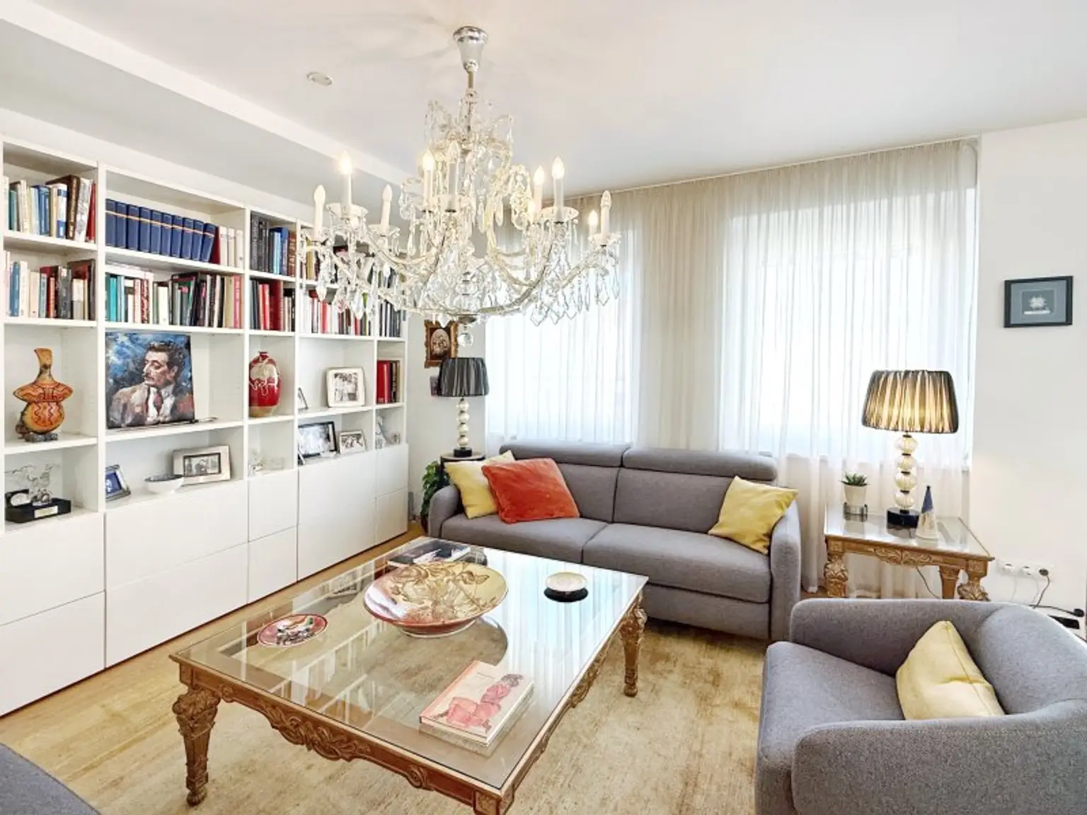 Helle 4-Zimmer-Wohnung, Balkon, 2,75 m Deckenhöhe, Stellplatz optional