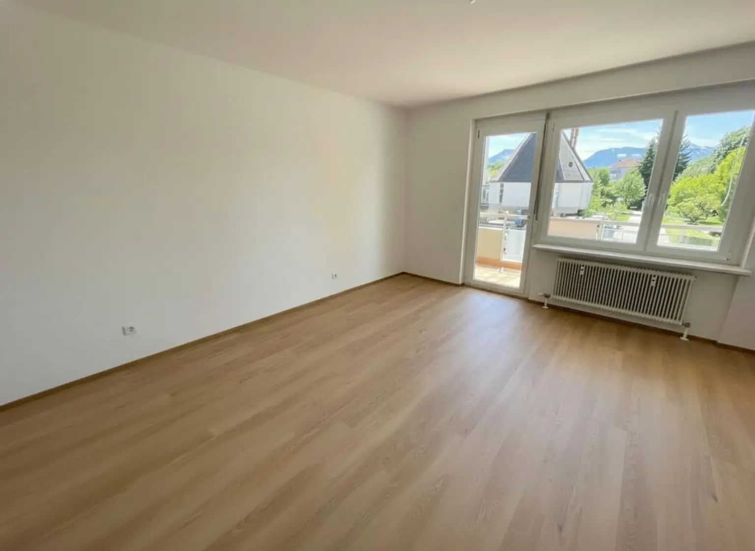 Wohnzimmer mit Zugang Loggia