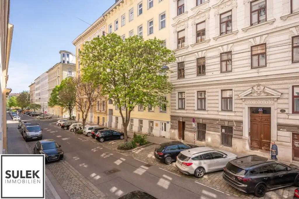 ab 1.11.2025: möblierte 2-Zimmer-Altbau-Wohnung (furnited one bedroom apartment) in zentraler & ruhiger Lage