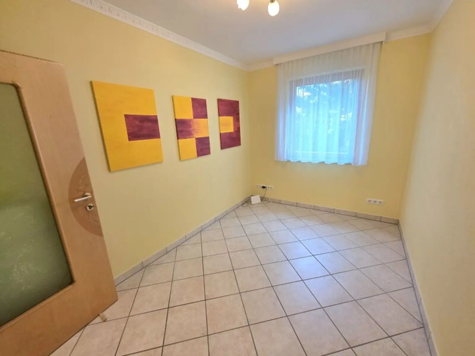 Ruhiges Familienhaus mit Ausbau-Möglichkeit!