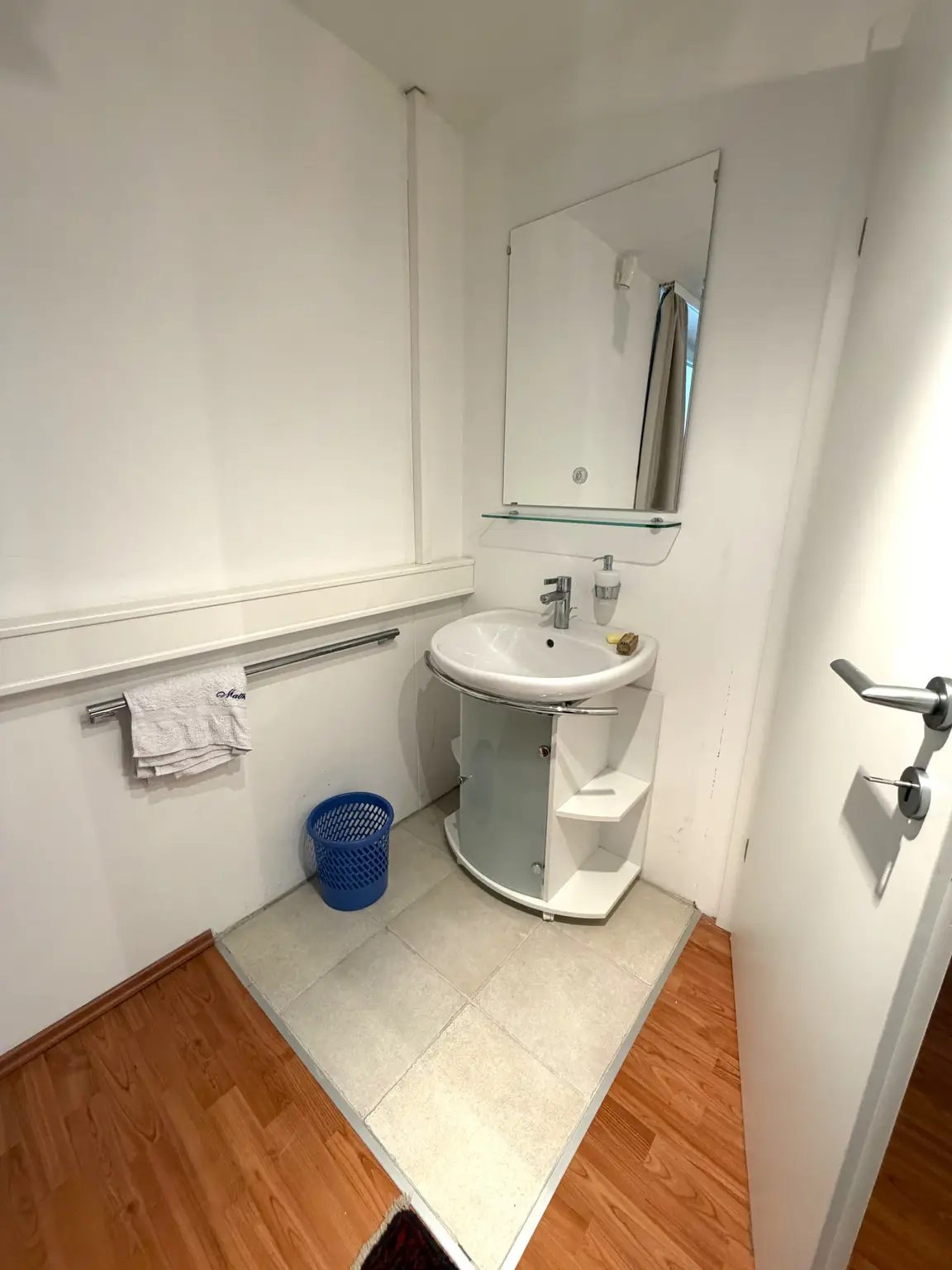Zimmer 2 Waschbecken UG