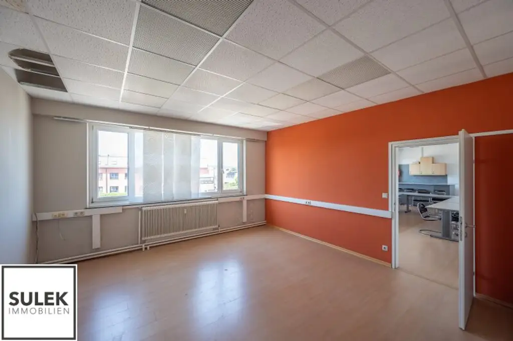 Grundstück mit vier Baukörpern - Büro-, Geschäfts- und Gewerbegebäude inkl. Parkplätzen in Vösendorf