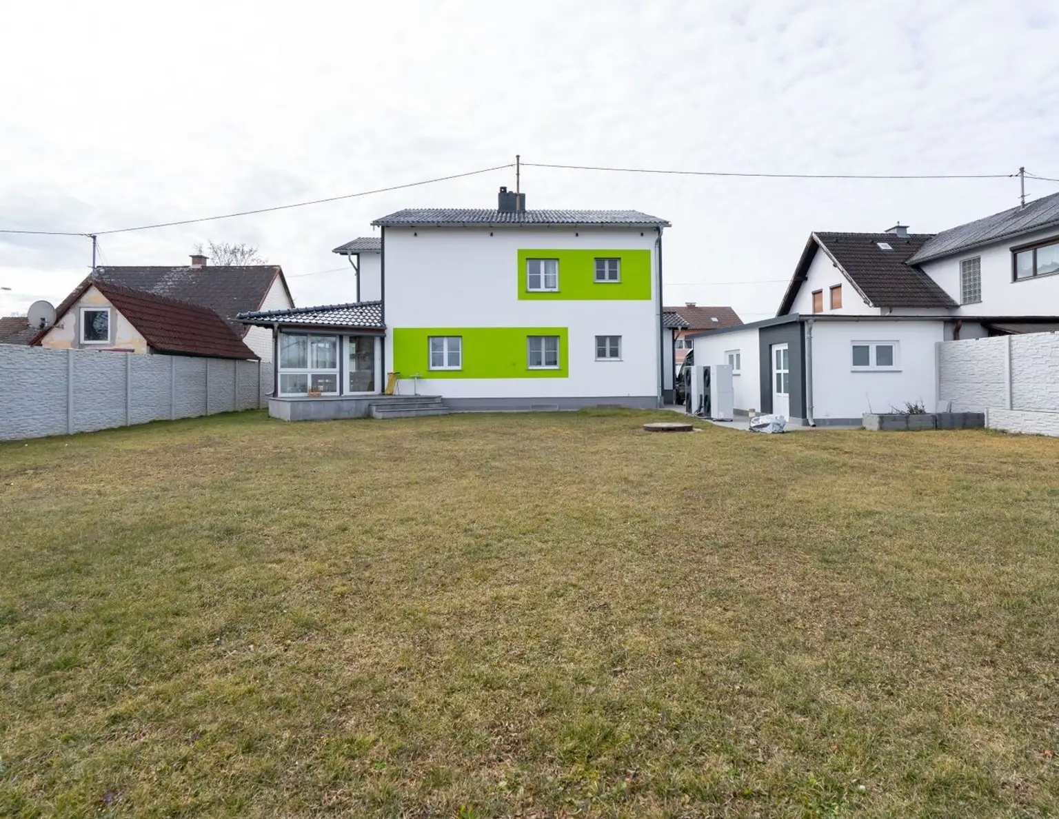 Traumhaftes Mehrfamilienhaus mit großzügigem Garten in Marchtrenk - Ihr neues Zuhause wartet!