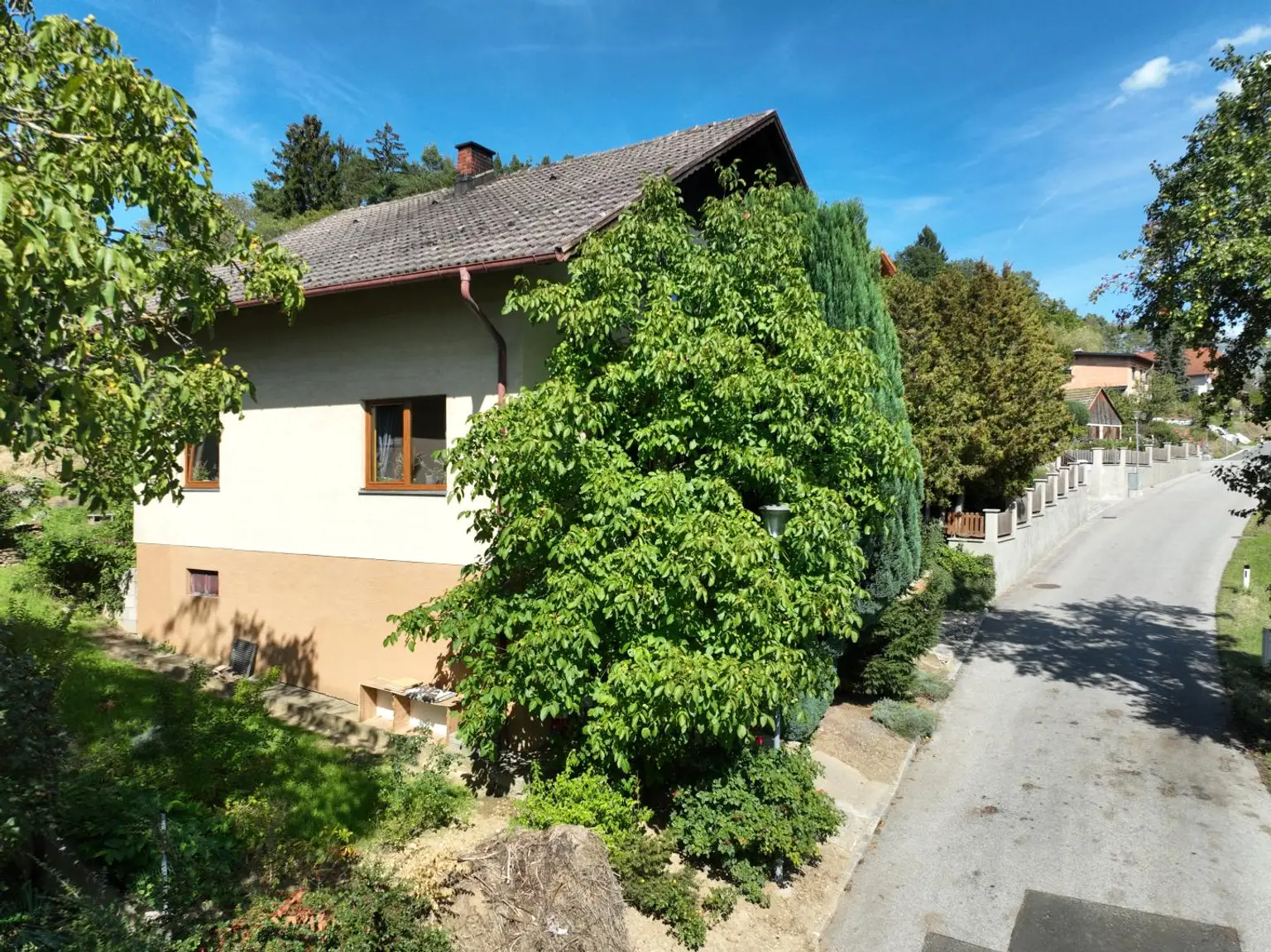 Straßenansicht