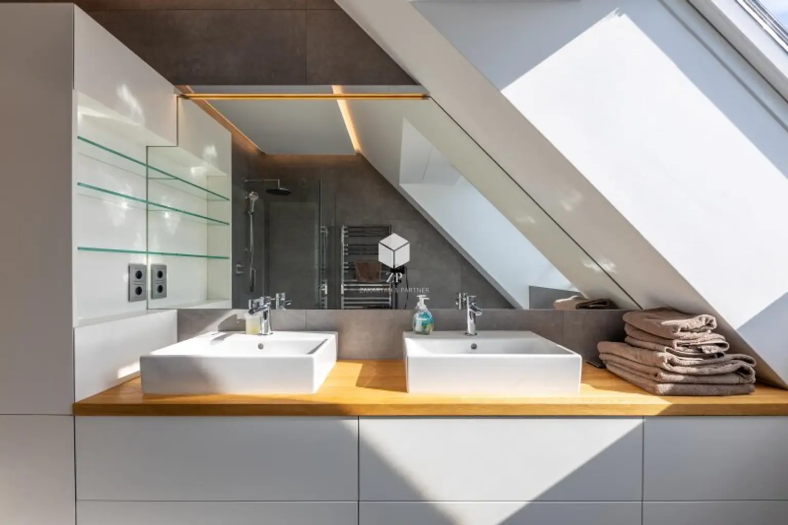 Luxuslage Schafberg: Einmalige Luxus-Maisonette mit Dachterrasse! Weitblick zum Verlieben!
