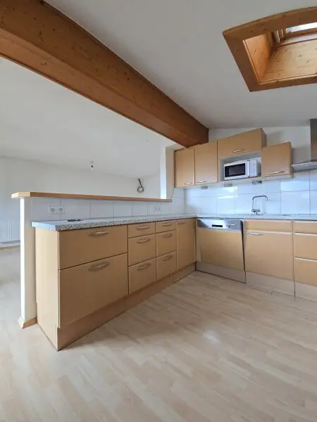 Fügen - großzügige 4 Zimmerwohnung im Dornröschenschlaf