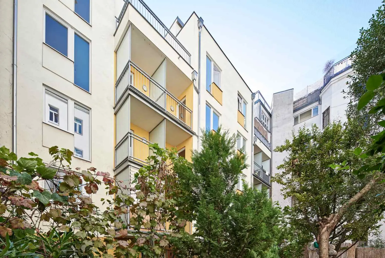 Unbefristet vermietete, moderne Altbaugarconniere in der Hollergasse