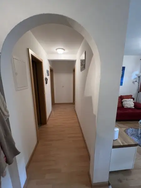 WIESING - Sonnige, sehr gut eingeteilte 3 Zi.-Mietwohnung mit Terrasse und kleinem Garten