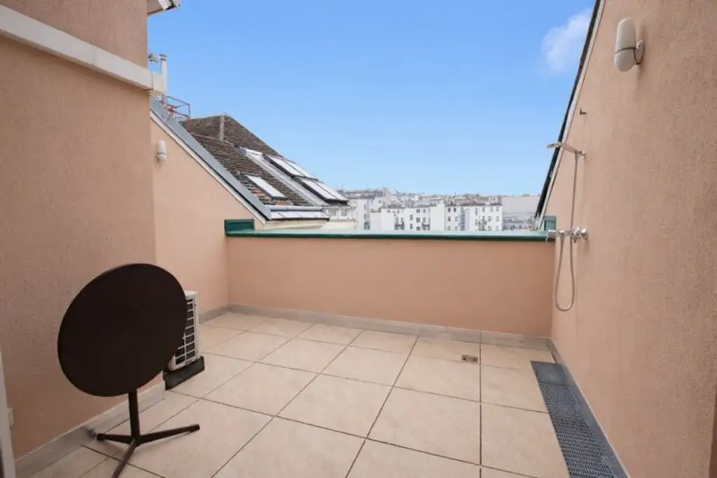 *** Dachgeschoss – Maisonettewohnung mit Garage am Naschmarkt ***