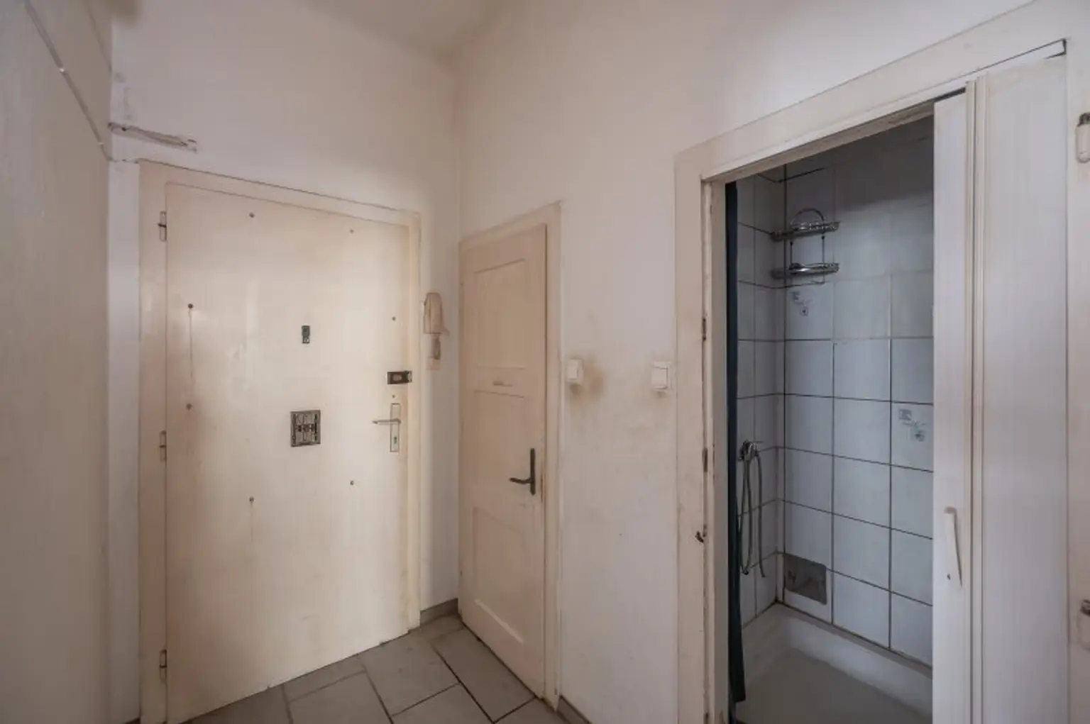 ++NEU++ 3-Zimmer Altbau-Wohnung (sanierungsbedürftig) mit viel Potenzial!