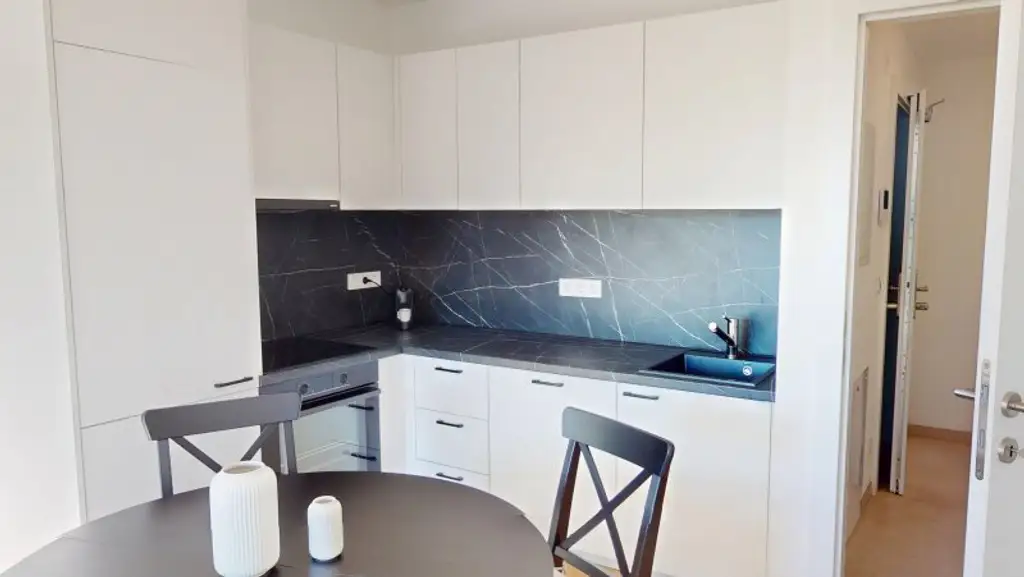 Hochwertige 2-Zimmer-Wohnung mit Balkon (Kurzzeitvermietung gestattet!)