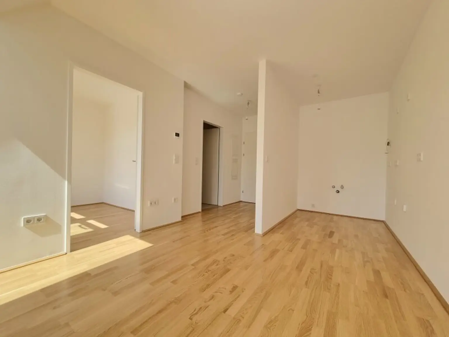 Sonniger Dachgeschosstraum mit Süd/West Balkon und Kühlung- RUHELAGE TRIFFT WOHNGENUSS – Stilvolle Ausstattung