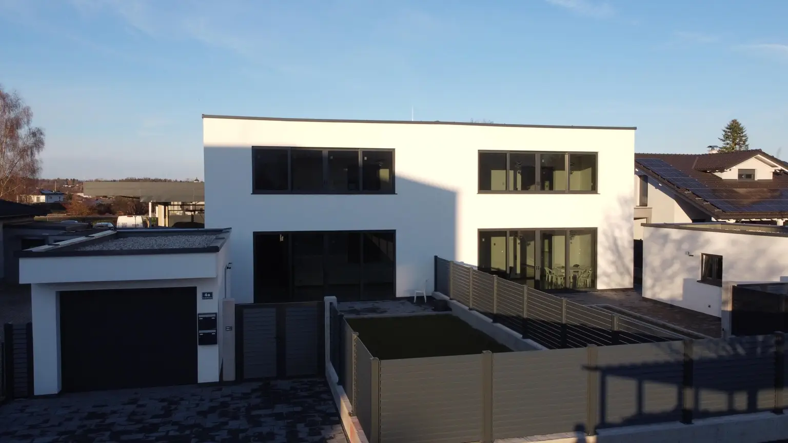 Linke Doppelhaushälfte 4a