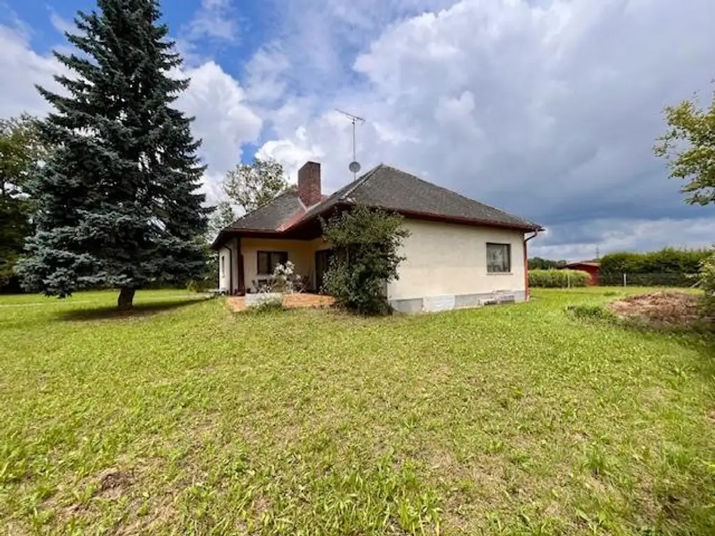 Ruhig gelegenes Baugrundstück mit Altbestand am Stadtrand von Wels zu verkaufen