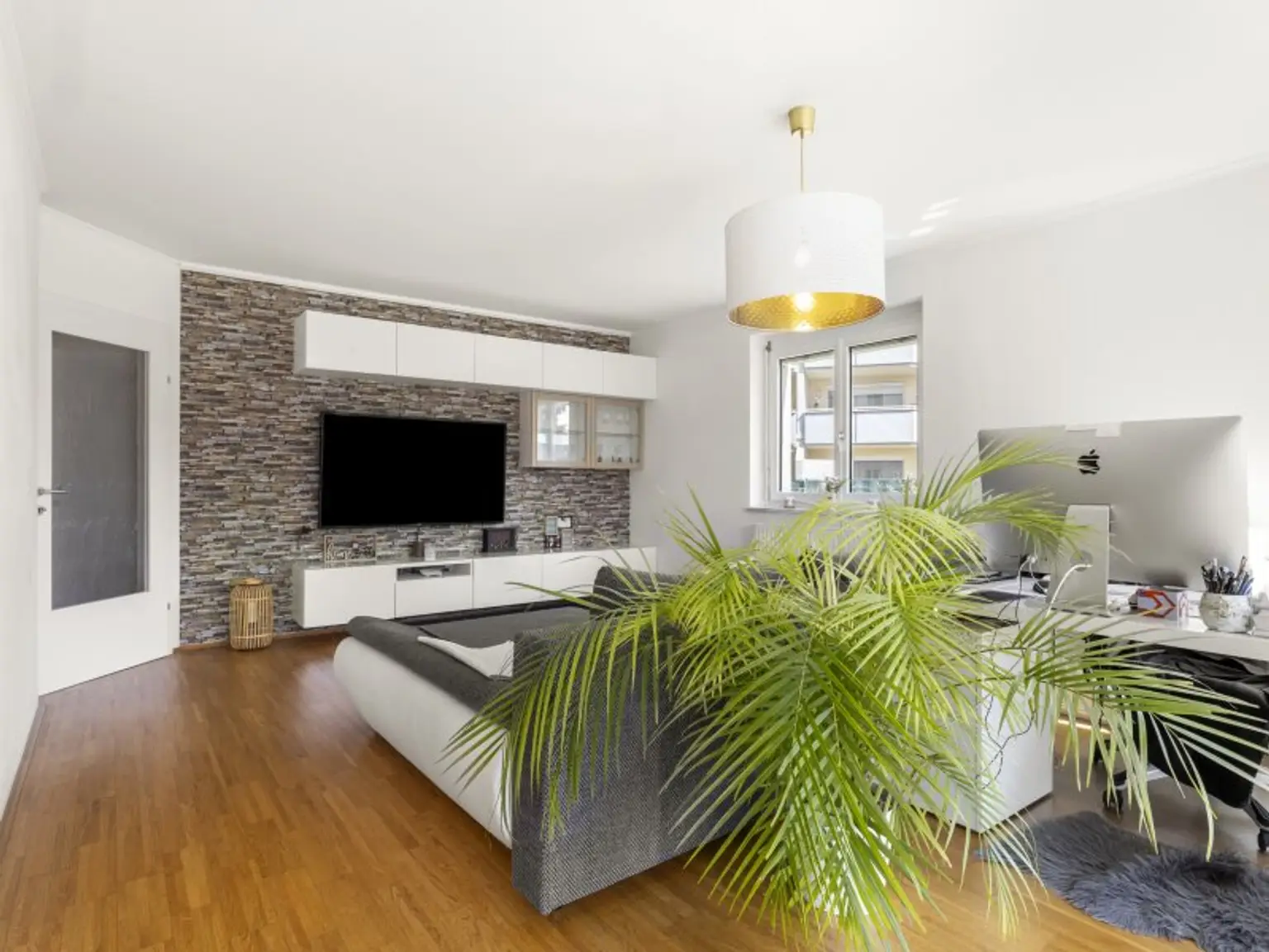 Traumhafte, neuwertige 3 Zi Gartenwohung mit 400m² Eigengarten und Tiefgarage in Waidmannsdorf