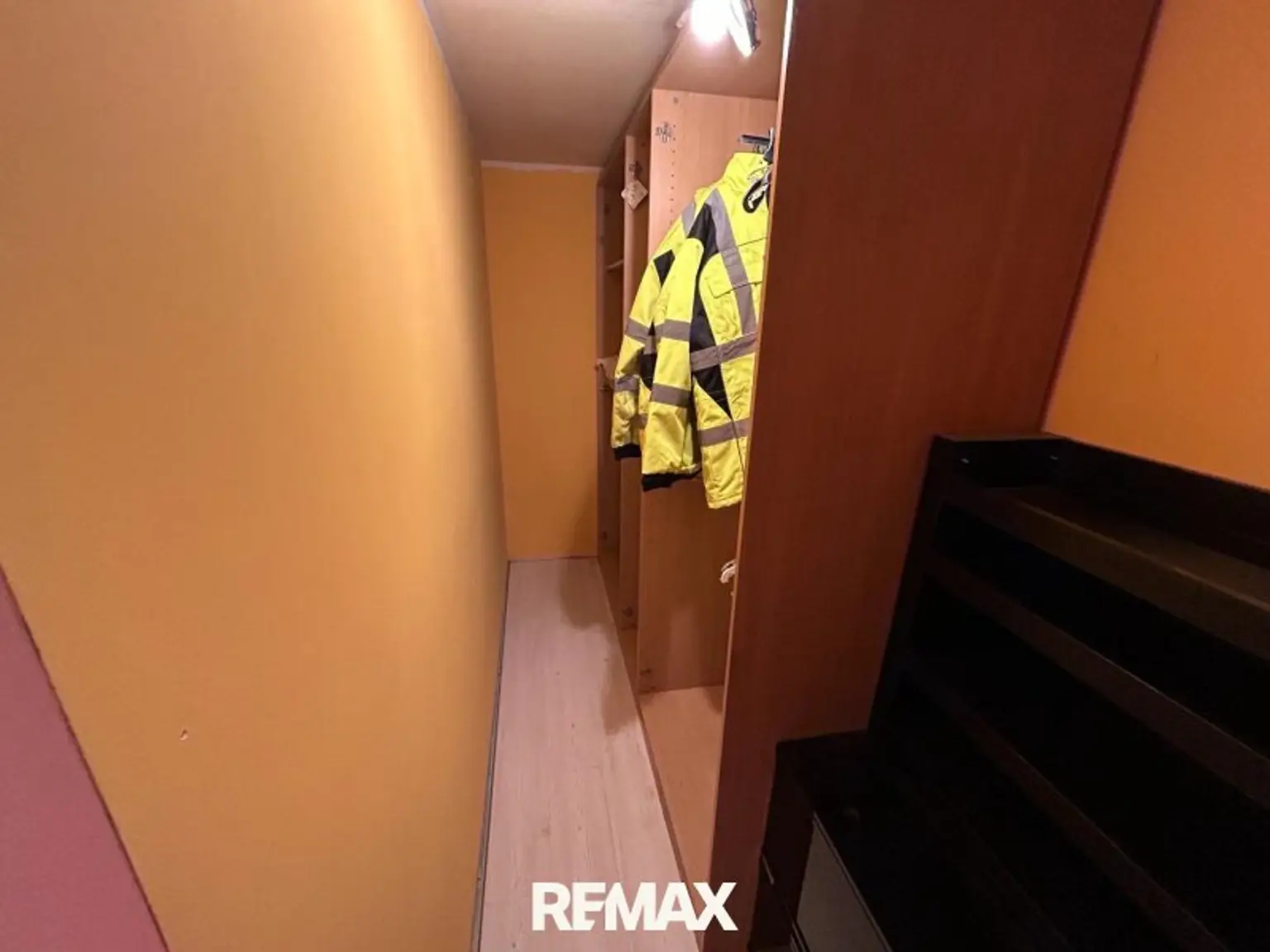 Kleiderschrank