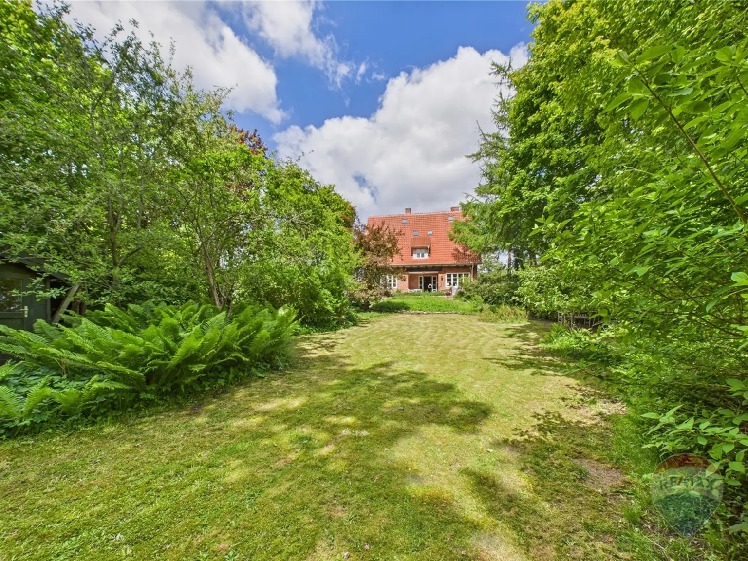 Hausblick aus dem Garten