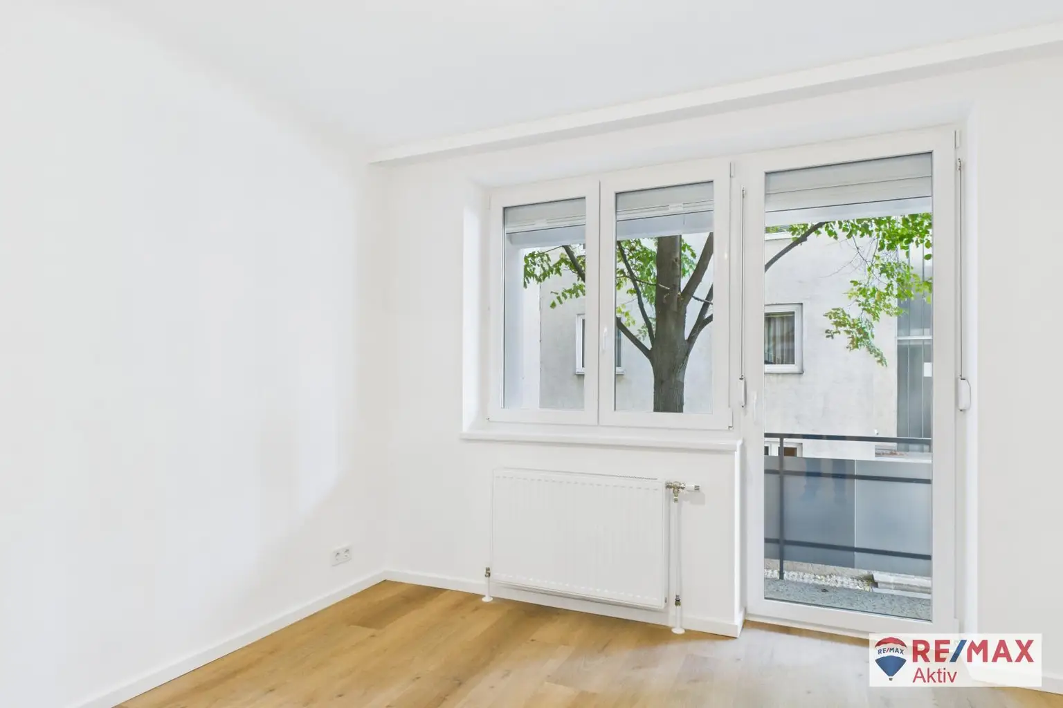 Erstbezug nach Sanierung - 2-Zimmer Wohnung mit großem Balkon