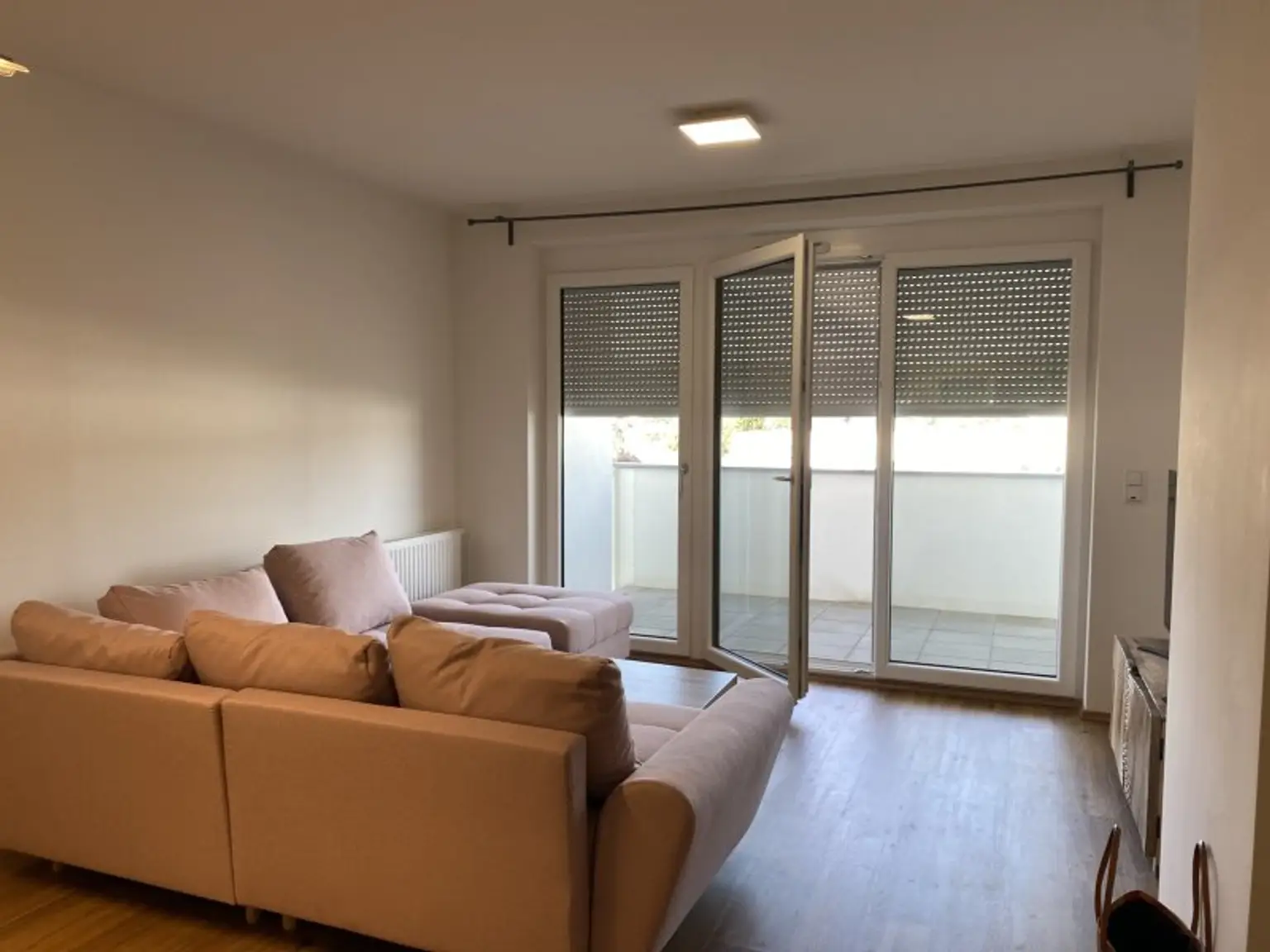 Sehr schöne , neue Mietwohnung, teilmöbliert